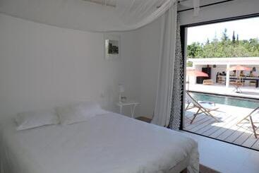 تختخواب و صبحانه Villa Le Sud