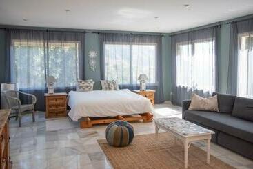 Villa Morera Bed & Breakfast