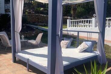 Villa Morera Bed & Breakfast