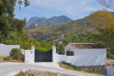 Villa Morera Bed & Breakfast
