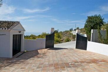 Villa Morera Bed & Breakfast