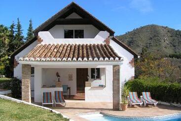 Villa Morera Bed & Breakfast