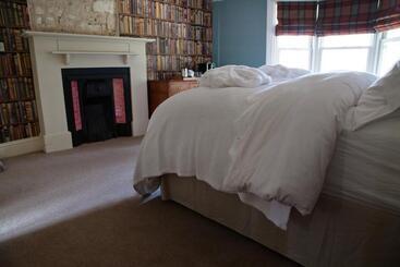 هاستل The Marlborough