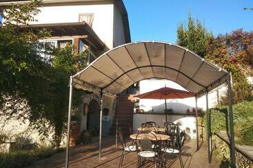 تختخواب و صبحانه Country House La Scortica