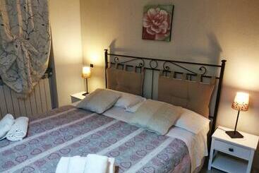 تختخواب و صبحانه Country House La Scortica