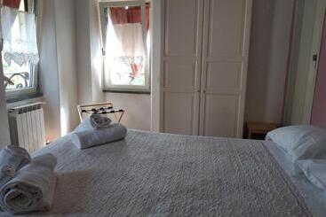 تختخواب و صبحانه Country House La Scortica