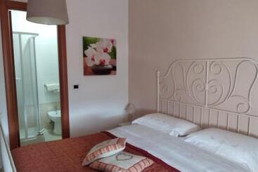 تختخواب و صبحانه Country House La Scortica