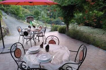 تختخواب و صبحانه Country House La Scortica