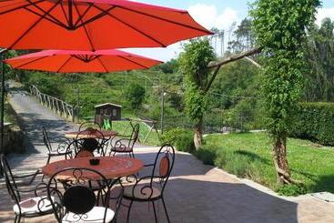 تختخواب و صبحانه Country House La Scortica
