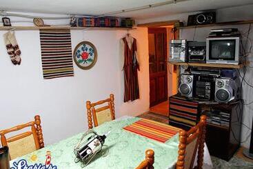 پانسیون Elida Guest House