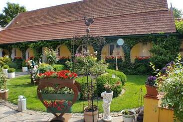 Pension Arkadenhof