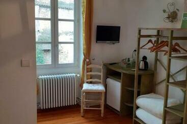 تختخواب و صبحانه Chambre D Hôtes La Tour De Brazalem