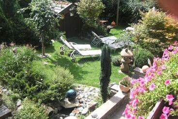 تختخواب و صبحانه Pension Garni Gerhard
