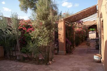 هتل Auberge L Oasis
