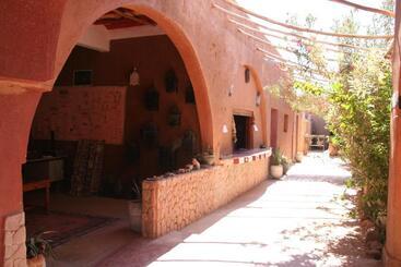 هتل Auberge L Oasis