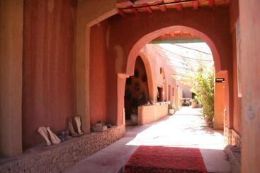 هتل Auberge L Oasis