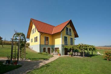בית מלון כפרי Weingut Winzerhof Gästezimmer Grebenz