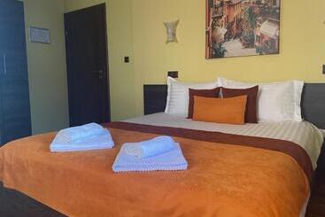 پانسیون Asya Guest House