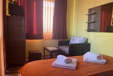 پانسیون Asya Guest House