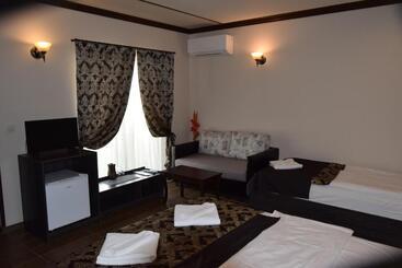پانسیون Asya Guest House
