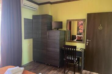 پانسیون Asya Guest House