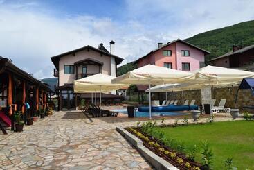 پانسیون Asya Guest House