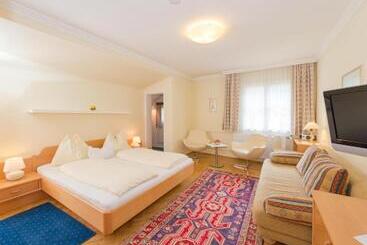 پانسیون Landhaus Tritscher