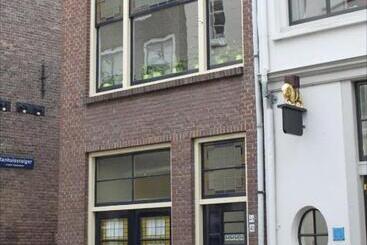 تختخواب و صبحانه Blom Aan De Gracht
