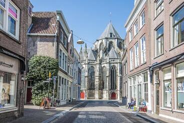 تختخواب و صبحانه Blom Aan De Gracht