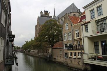 تختخواب و صبحانه Blom Aan De Gracht