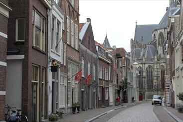 تختخواب و صبحانه Blom Aan De Gracht