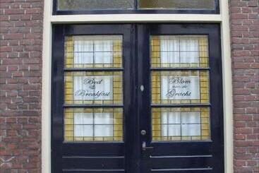 تختخواب و صبحانه Blom Aan De Gracht