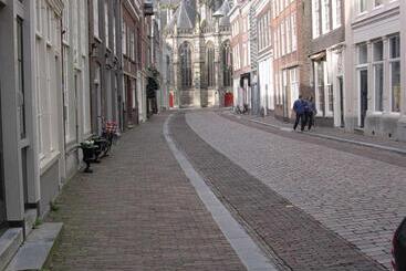 تختخواب و صبحانه Blom Aan De Gracht