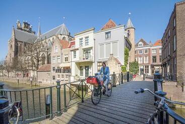 تختخواب و صبحانه Blom Aan De Gracht