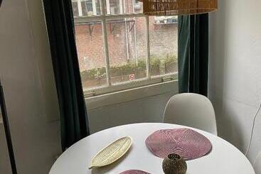 تختخواب و صبحانه Blom Aan De Gracht