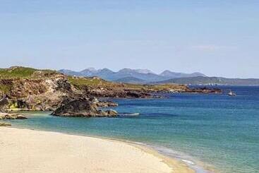 تختخواب و صبحانه Clifden Bay Lodge