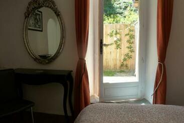 تختخواب و صبحانه Maison Bergoun