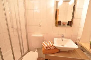 Buten Diek Hotel Restaurant Gmbh &