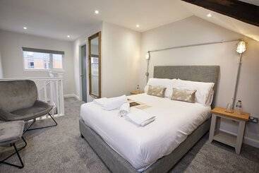 Three Cranes Serviced Apartments