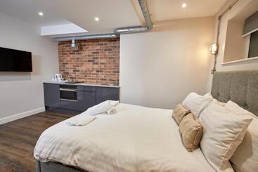 Three Cranes Serviced Apartments