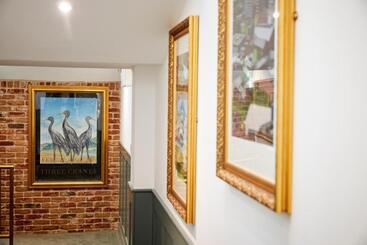 Three Cranes Serviced Apartments