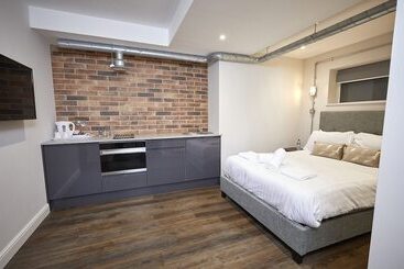 Three Cranes Serviced Apartments
