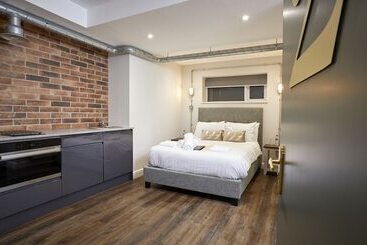 Three Cranes Serviced Apartments