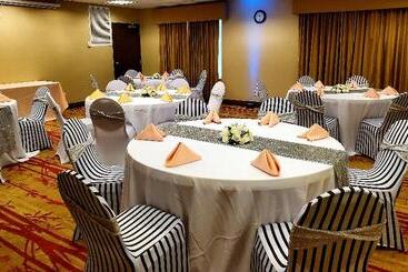 Holiday Inn Express Hotel & Suites Cherry Hills, An Ihg