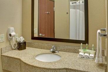 Holiday Inn Express Hotel & Suites Texarkana East, An Ihg