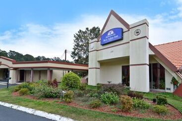 בית מלון כפרי Americas Best Value Inn Smithfield