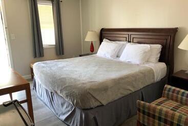 هتل Atlantic Breeze Inn