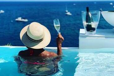 هتل Bellavista Suites