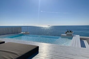 هتل Bellavista Suites