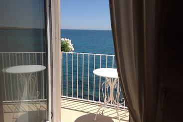 هتل Bellavista Suites